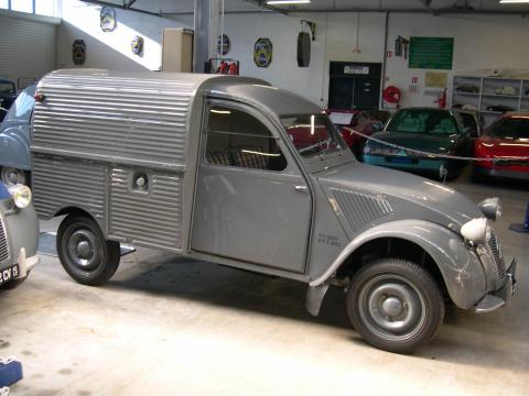 2_cv_azu_1955_du_conservatoire_citroen.jpg