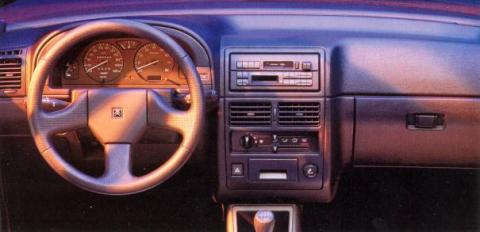 ax_gt_3_portes_1993_interieur.jpg